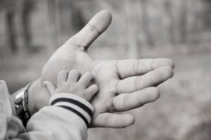 Compartilhamento da Licença-Maternidade com o Pai: O Que Dizem os Projetos de Lei em 2025