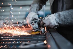 Adicional de Periculosidade e Insalubridade: Diferenças, Cálculo e Direitos em 2025