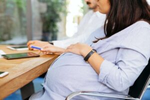 Como Regularizar Contribuições ao INSS Durante a Gravidez para Garantir o Salário-Maternidade