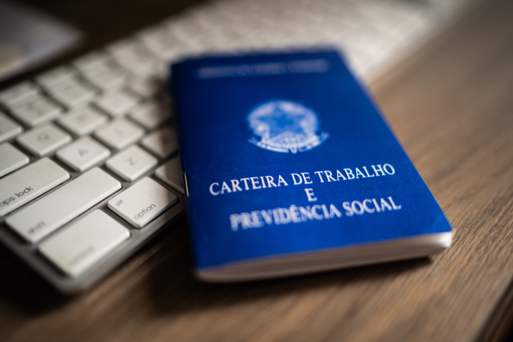 Trabalhei sem carteira assinada: como provar e cobrar direitos
